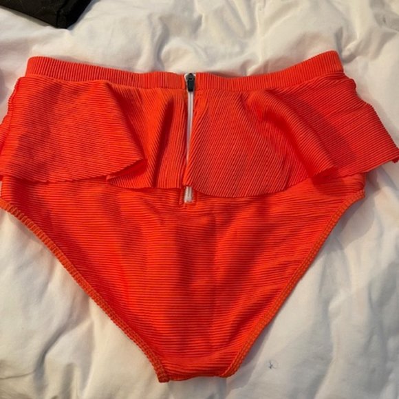 2 Piece Swimsuit - Picture 4 of 6